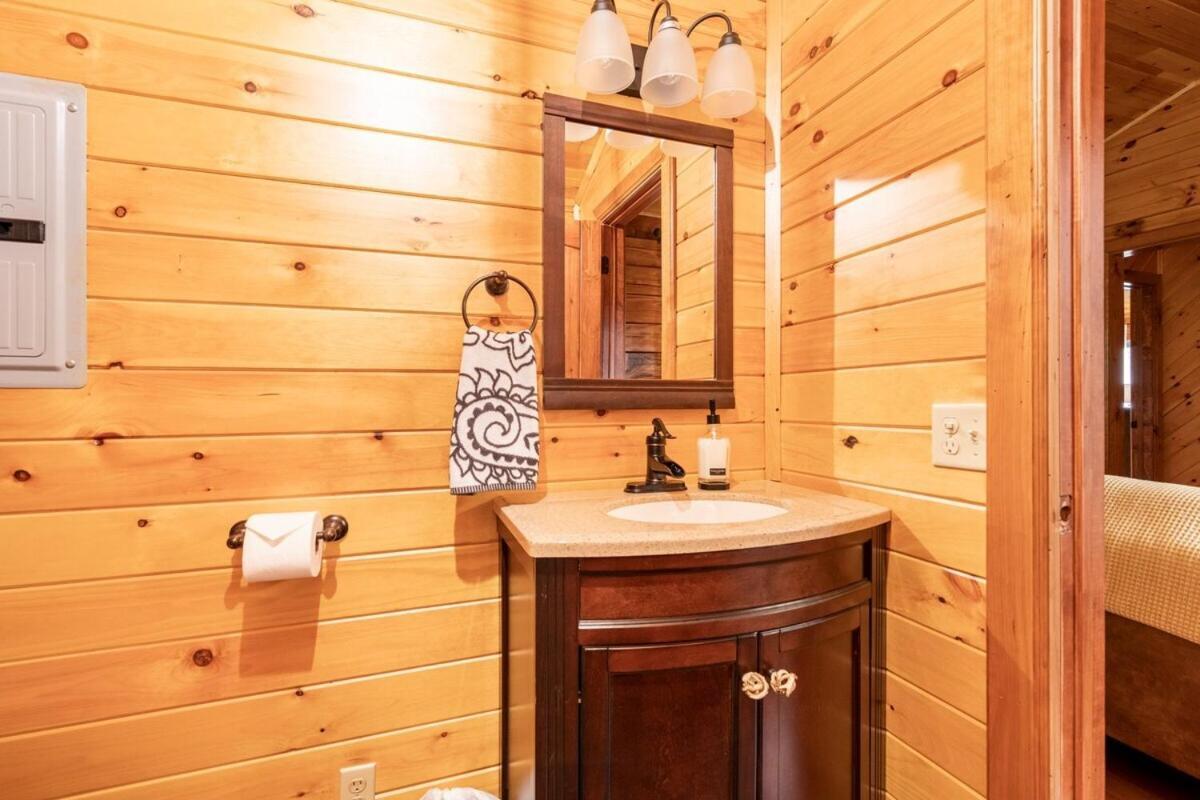 Secluded Wooded Cabin Near The Hocking Hills New Straitsville Exterior photo