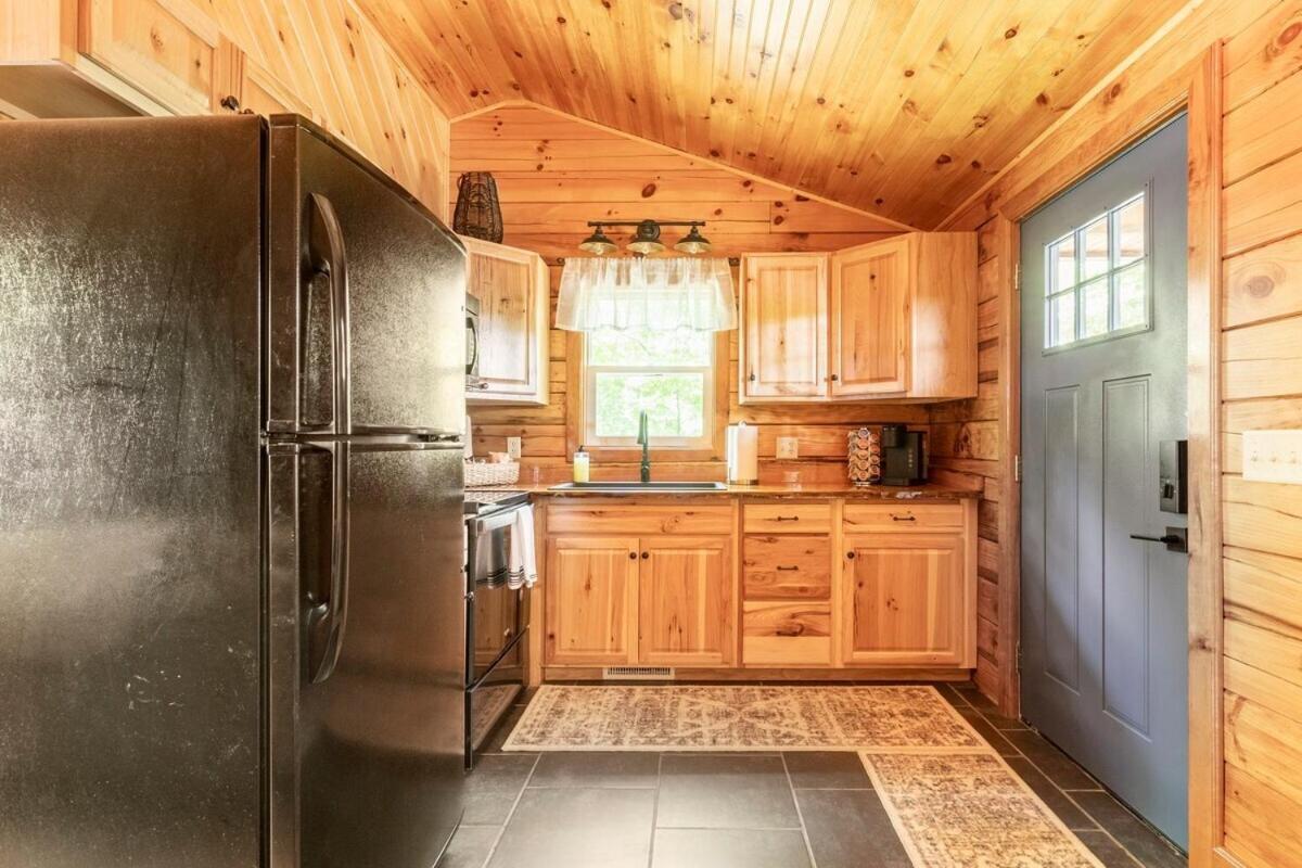 Secluded Wooded Cabin Near The Hocking Hills New Straitsville Exterior photo