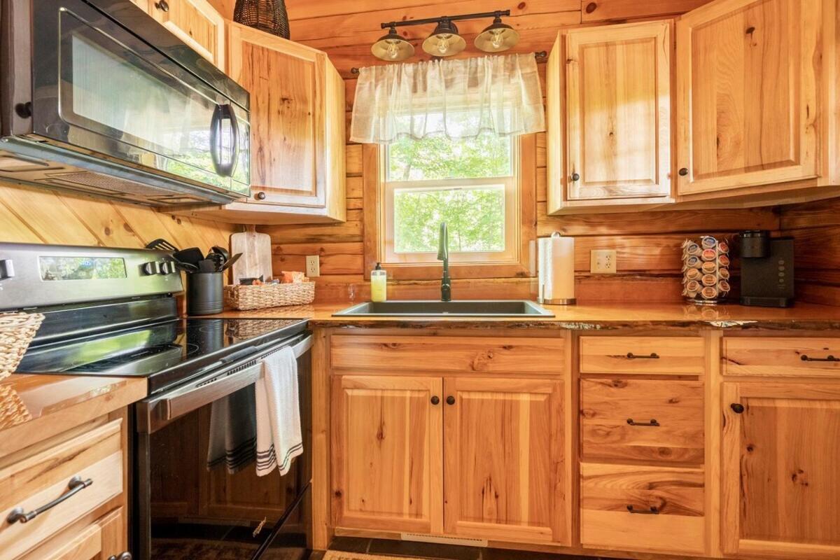 Secluded Wooded Cabin Near The Hocking Hills New Straitsville Exterior photo